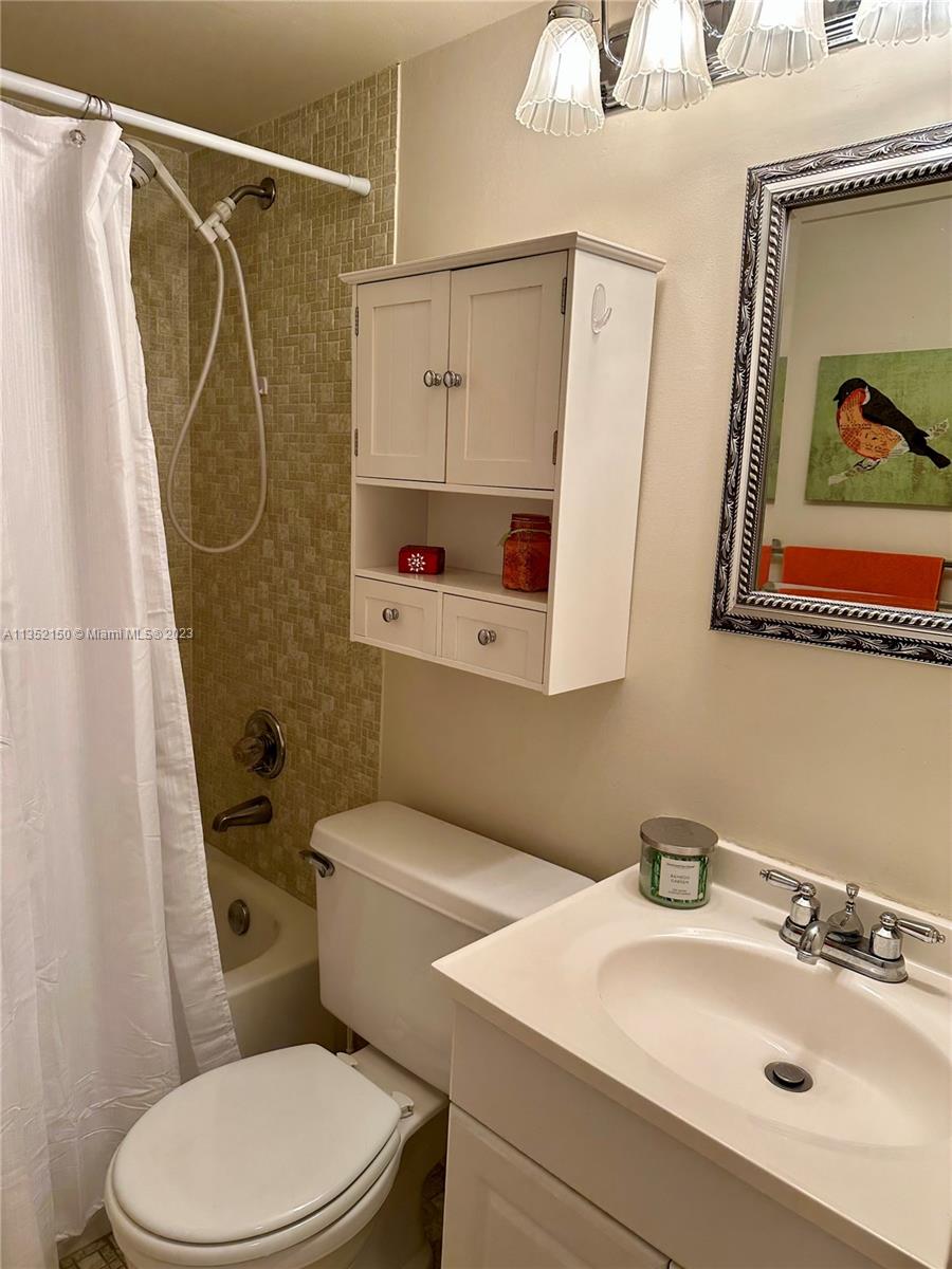 250 Gate Road, Unit 258 Hollywood, FL 33024 - Photo 13 of 30 a bathroom with a sink a toilet and shower