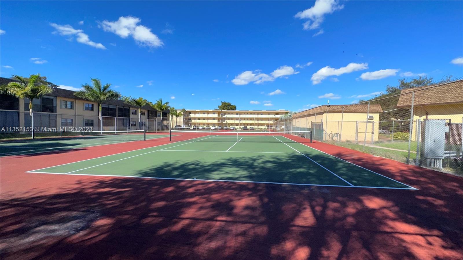 250 Gate Road, Unit 258 Hollywood, FL 33024 - Photo 29 of 30 a view of a volley ball court
