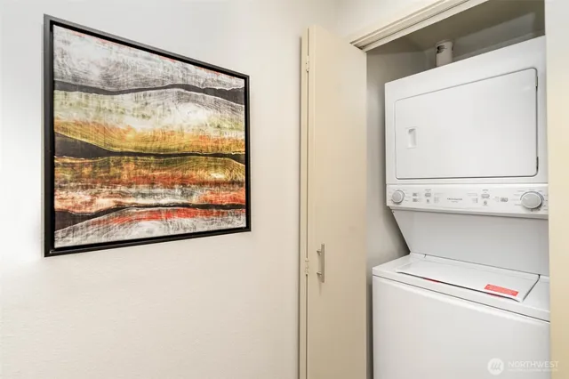 a close up view of a washer and dryer