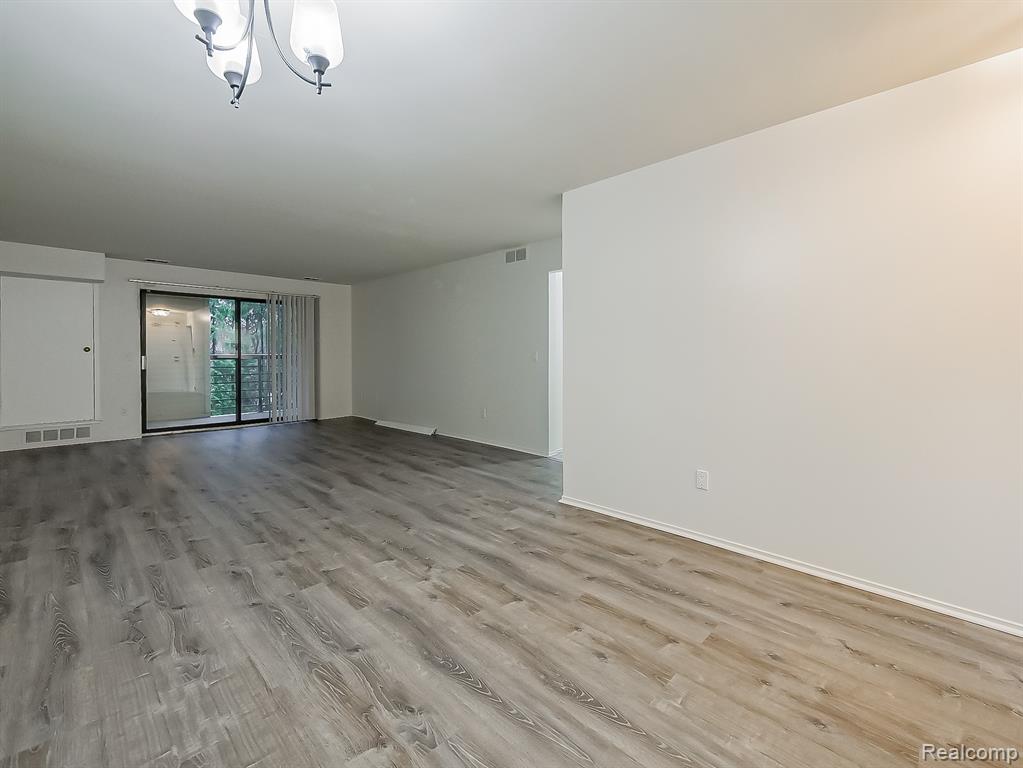 30414 Orchard Lake Road, Unit 12 Farmington, MI 48334 - Photo 6 of 33