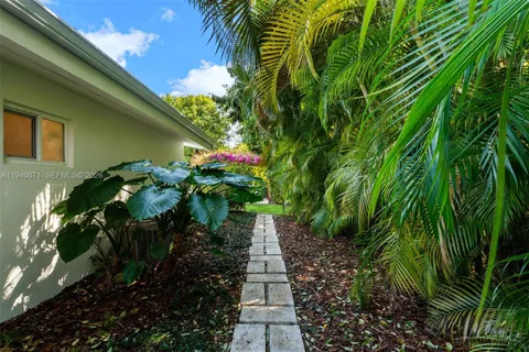 $2,415,000 | 12685 Southwest 81st Avenue, Pinecrest, FL 33156