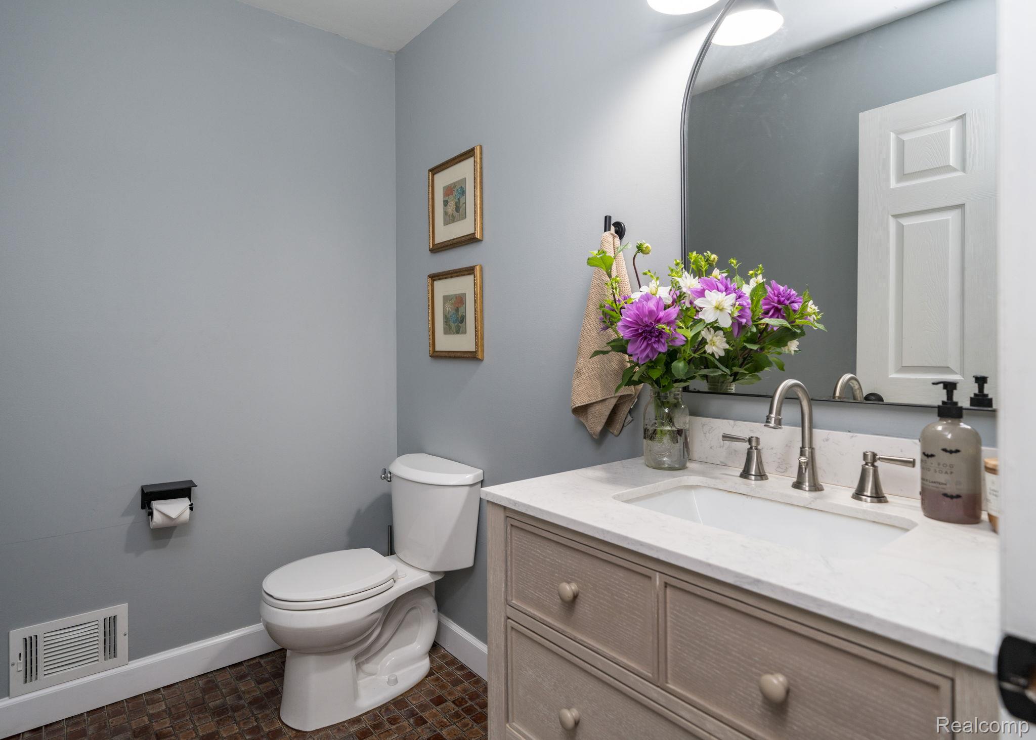 2509 Munster Road Rochester, MI 48309 - Photo 27 of 44 28-web-or-mls-2509 Munster Rd-28.jpg