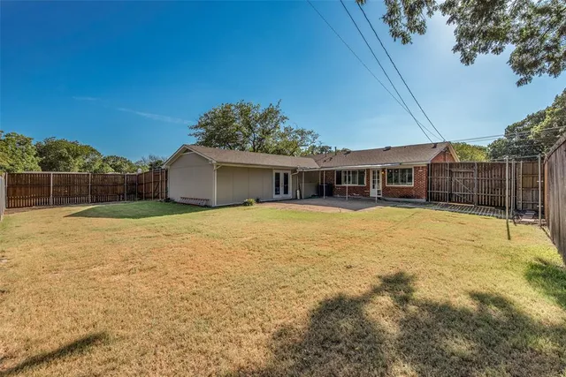 $2,950 | 1600 West Shore Drive, Richardson, TX 75080