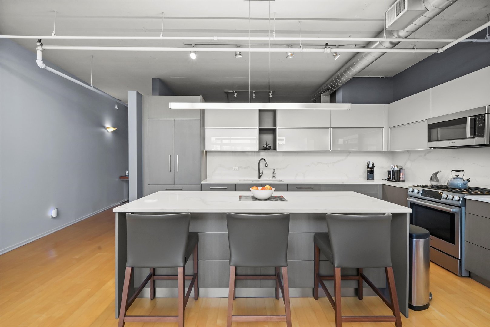 1530 South State Street, Unit 1004 Chicago, IL 60605 - Photo 10 of 38 a kitchen with a table and chairs in it