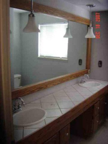 20411 Roche Road Trenton, MI 48183 - Photo 4 of 5 20199933-3.JPG