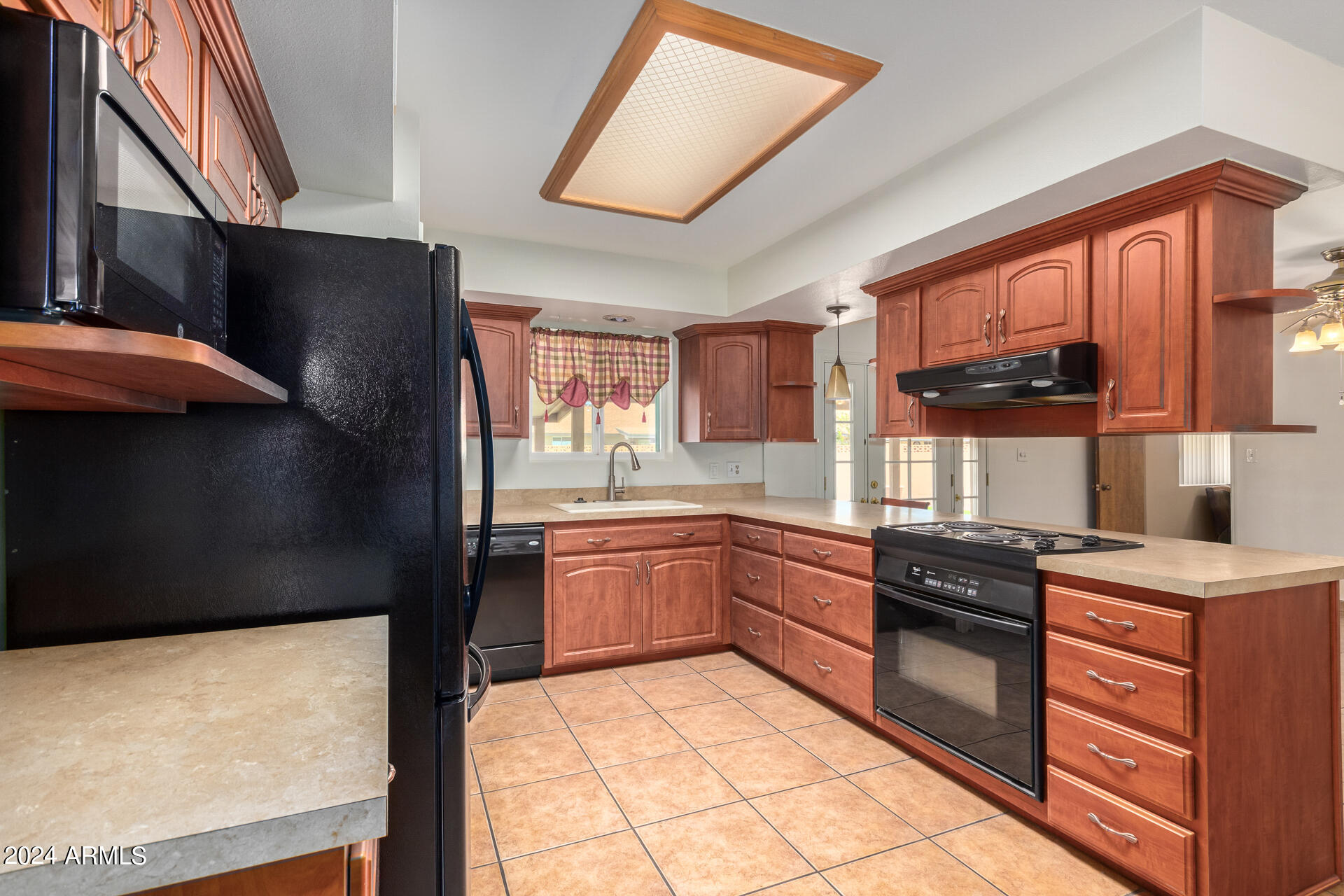 3602 West Shangri-la Road Phoenix, AZ 85029 - Photo 4 of 29 Gallery Image 4