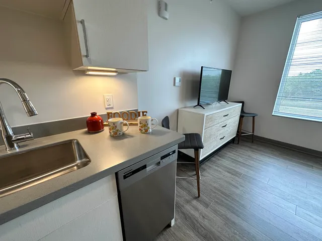 $1,649 | 409 Elm Street, Unit 205, Manchester, NH 03101