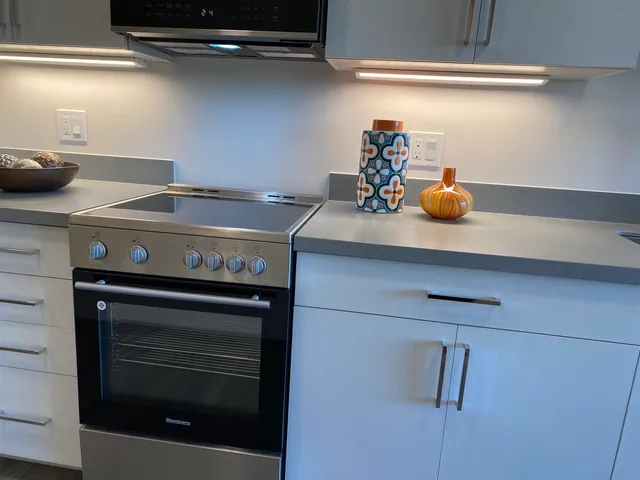 $1,649 | 409 Elm Street, Unit 205, Manchester, NH 03101