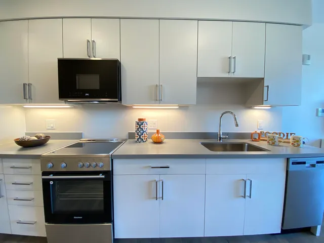 $1,649 | 409 Elm Street, Unit 205, Manchester, NH 03101