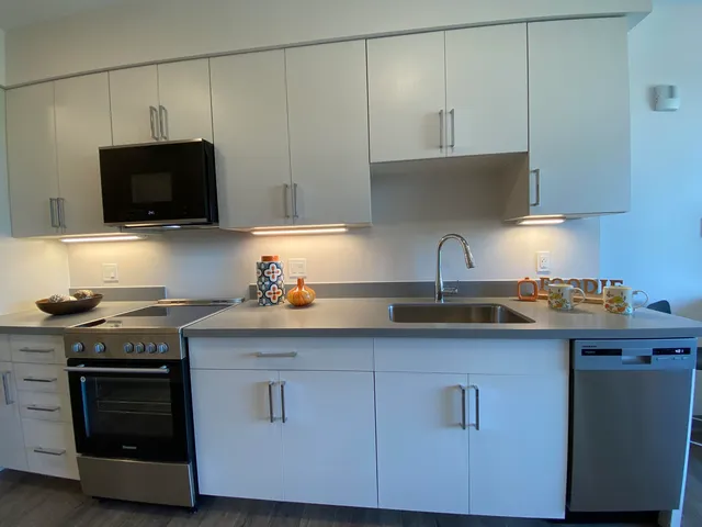 $1,649 | 409 Elm Street, Unit 205, Manchester, NH 03101