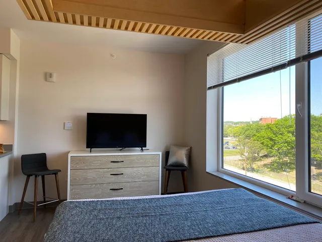 $1,649 | 409 Elm Street, Unit 205, Manchester, NH 03101