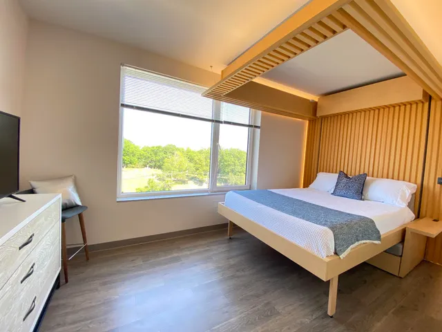 $1,649 | 409 Elm Street, Unit 205, Manchester, NH 03101