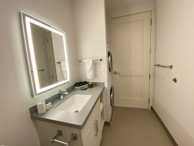 $1,649 | 409 Elm Street, Unit 205, Manchester, NH 03101