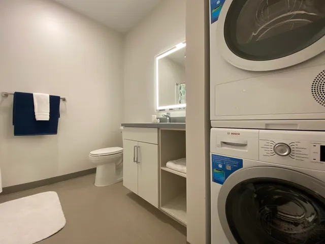 $1,649 | 409 Elm Street, Unit 205, Manchester, NH 03101