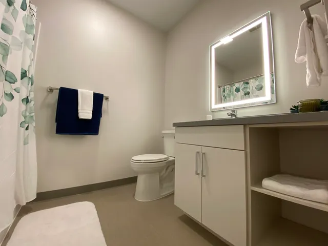 $1,649 | 409 Elm Street, Unit 205, Manchester, NH 03101