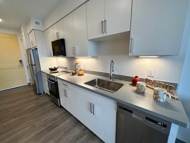 $1,649 | 409 Elm Street, Unit 205, Manchester, NH 03101