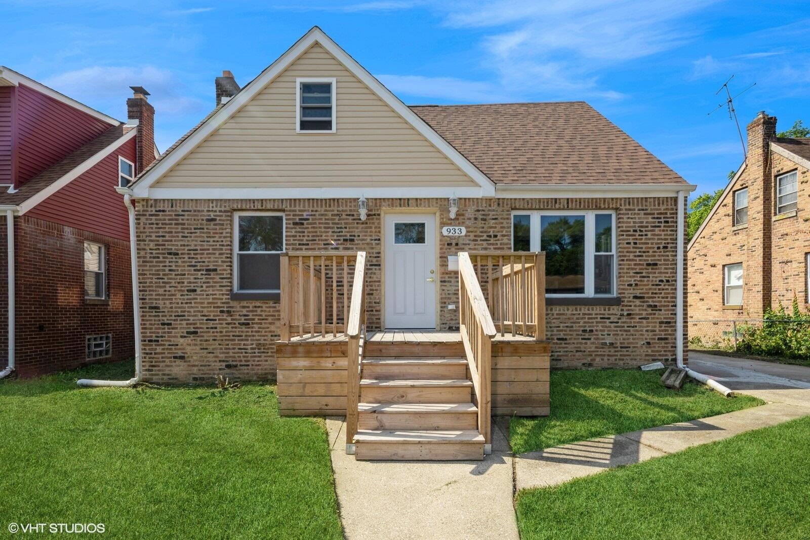 933 East 44th Place Gary, IN 46409 - Photo 2 of 28 a front view of house with yard and green space