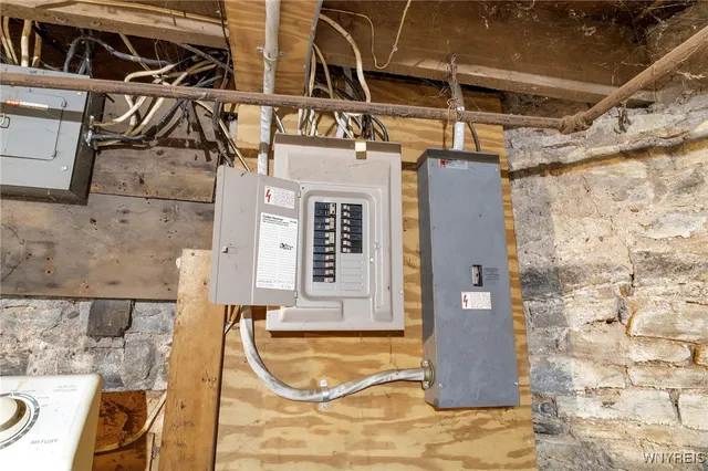 $109,900 | 227 Genesee Street, Lockport City, NY 14094