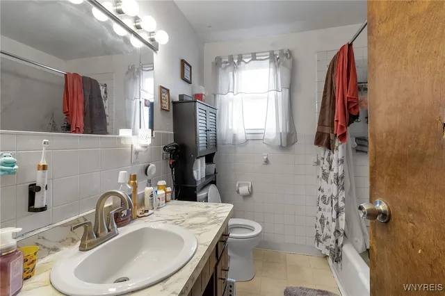 $109,900 | 227 Genesee Street, Lockport City, NY 14094