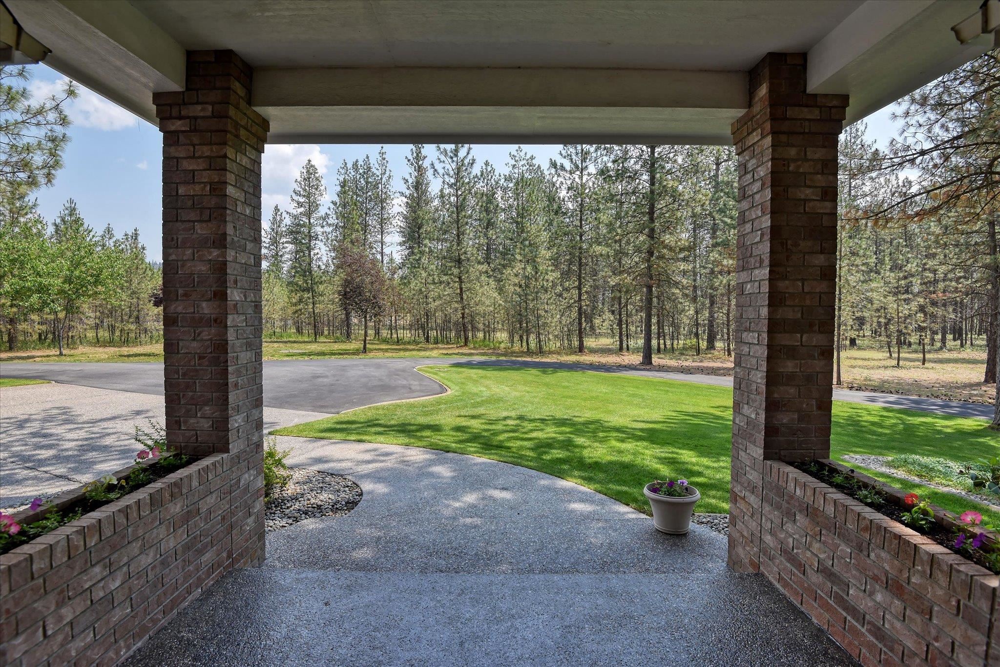 8219 West Rutter Parkway Spokane, WA 99208 - Photo 3 of 49