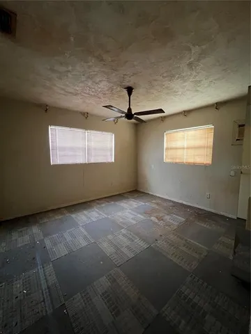 a view of utility room