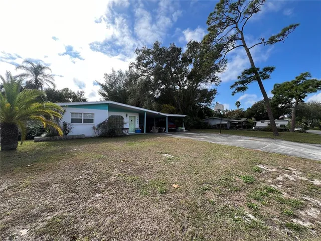a view of a house with a yard