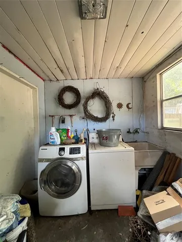 $299,900 | 1945 Lakewood Drive, Clearwater, FL 33763