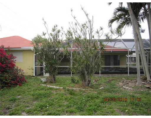 898 Southwest 15th Street Boca Raton, FL 33486 - Photo 16 of 16 a backyard of a house with table and chairs