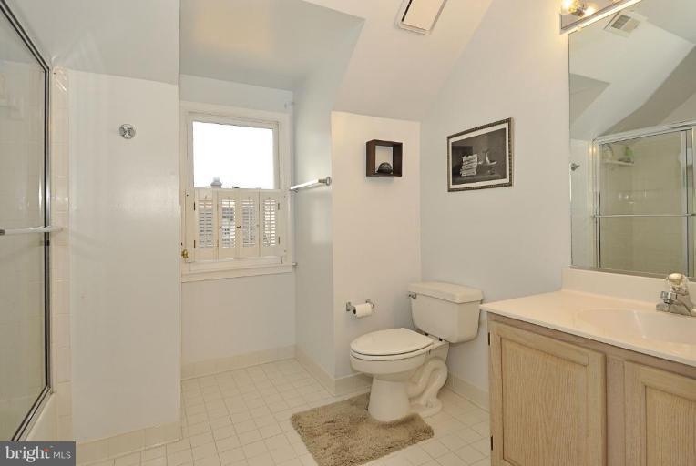 111 Hart Road Gaithersburg, MD 20878 - Photo 12 of 30 Bath #2