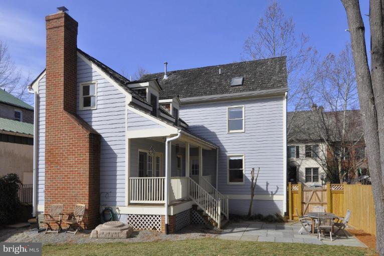 111 Hart Road Gaithersburg, MD 20878 - Photo 13 of 30 Exterior (Rear)