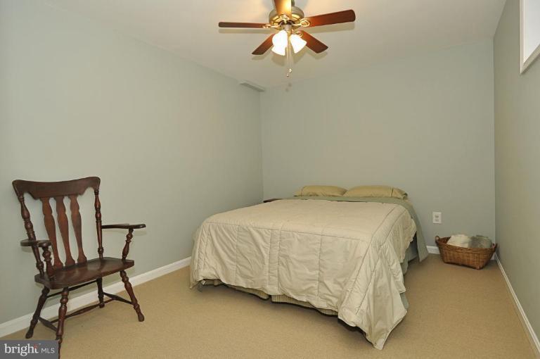 111 Hart Road Gaithersburg, MD 20878 - Photo 21 of 30 Den