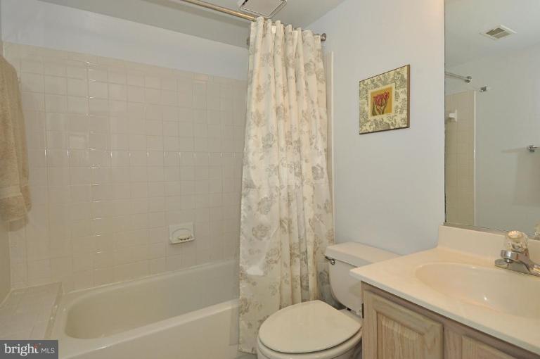 111 Hart Road Gaithersburg, MD 20878 - Photo 22 of 30 Bath #3