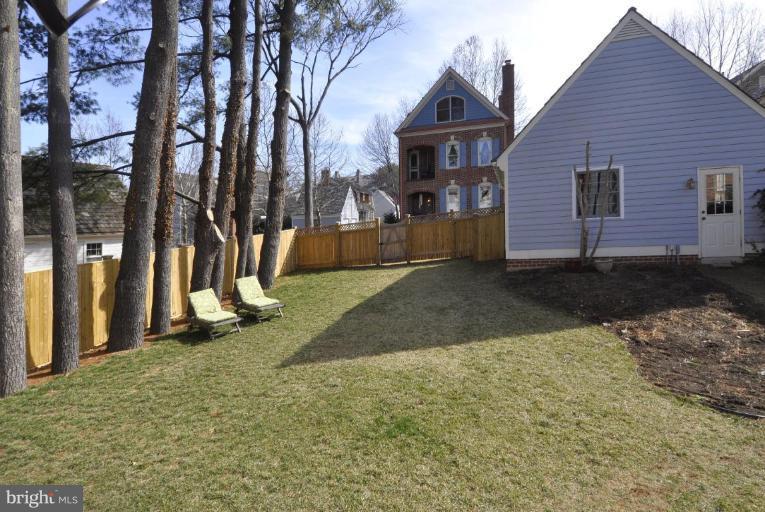 111 Hart Road Gaithersburg, MD 20878 - Photo 24 of 30 Back yard