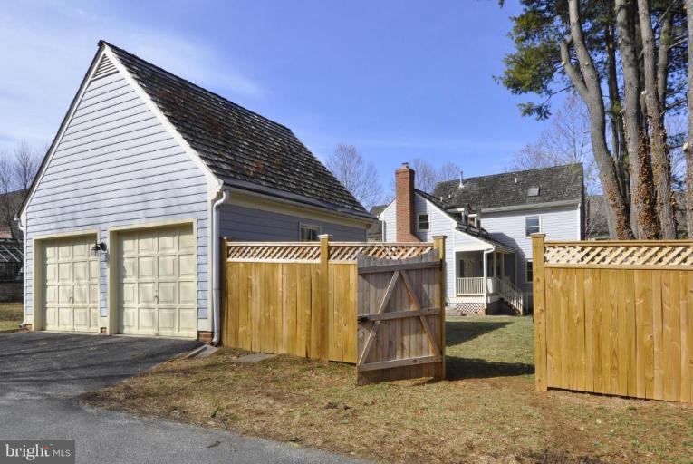 111 Hart Road Gaithersburg, MD 20878 - Photo 25 of 30 Garage 1