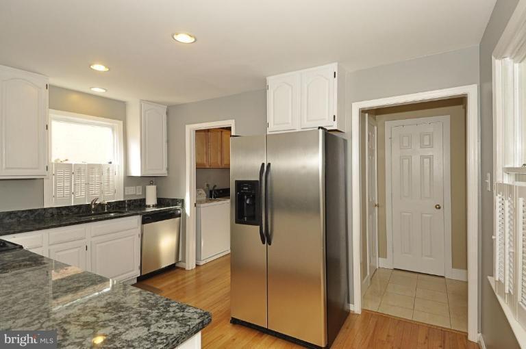 111 Hart Road Gaithersburg, MD 20878 - Photo 10 of 30 Kitchen #2