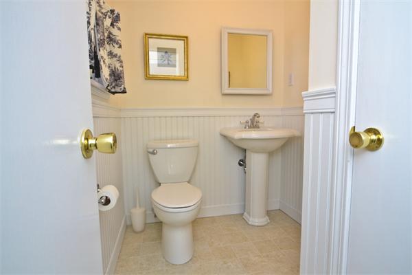 35 Reed Street Lexington, MA 02421 - Photo 10 of 22