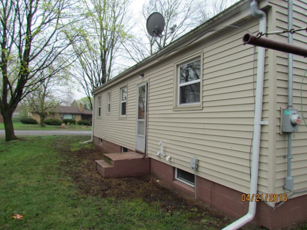 287 Elmside Road Benton Harbor, MI 49022 - Photo 3 of 14 IMG_1561 (Medium) - Copy