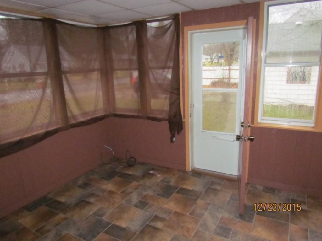 287 Elmside Road Benton Harbor, MI 49022 - Photo 5 of 14 IMG_5866 (Medium)