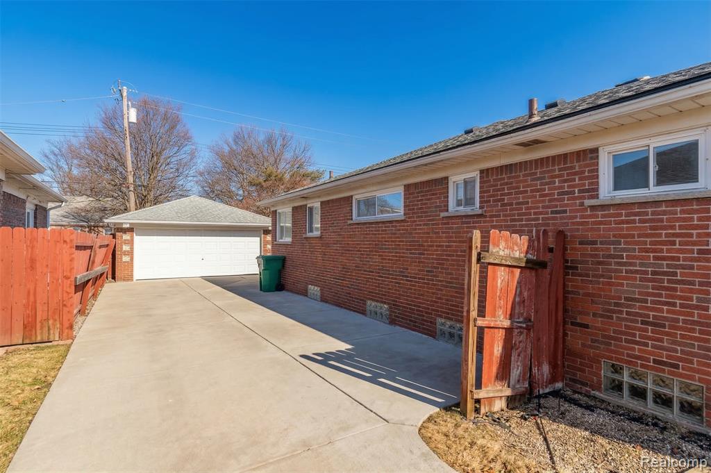 21135 Virginia Avenue Eastpointe, MI 48021 - Photo 30 of 33