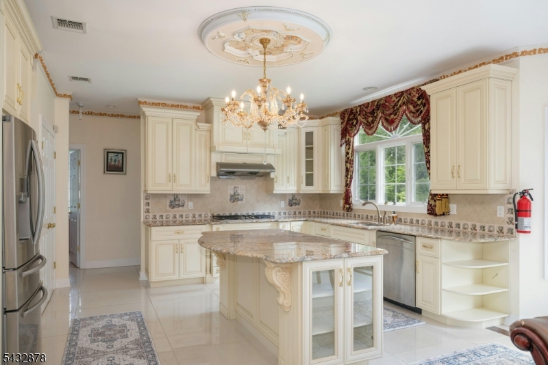 6 Hyer Farm Road Roseland, NJ 07068 - Photo 7 of 23
