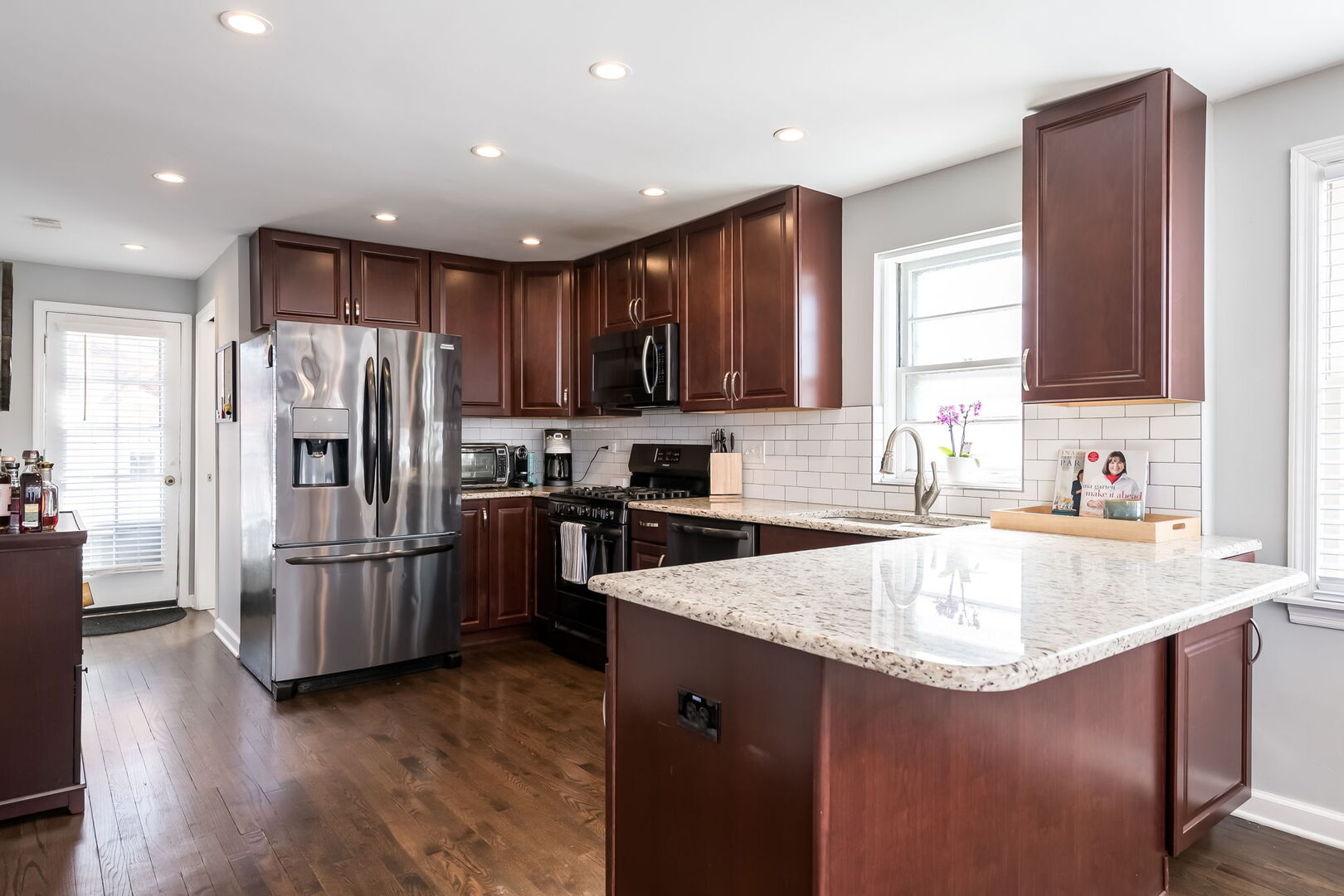 3701 Madison Avenue Brookfield, IL 60513 - Photo 4 of 30