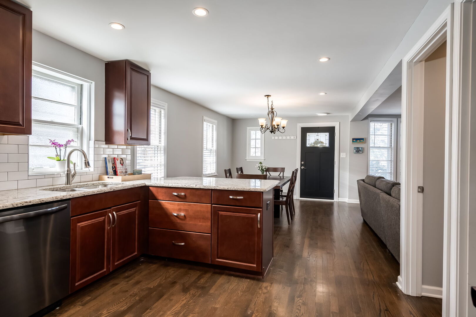 3701 Madison Avenue Brookfield, IL 60513 - Photo 5 of 30