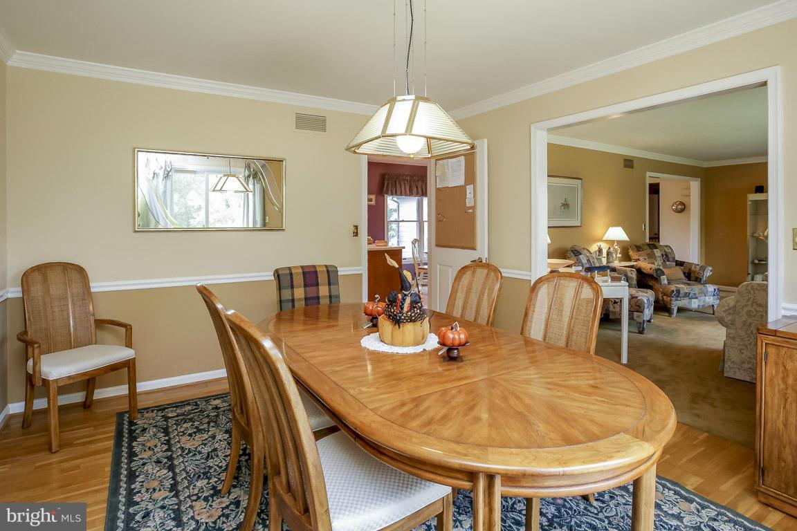 20921 Sunnyacres Road Laytonsville, MD 20882 - Photo 2 of 29 Dining Room