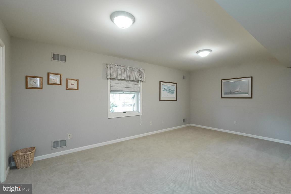 20921 Sunnyacres Road Laytonsville, MD 20882 - Photo 20 of 29 Bedroom