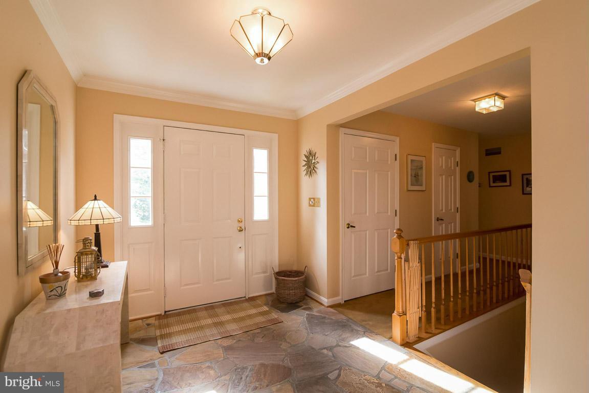 20921 Sunnyacres Road Laytonsville, MD 20882 - Photo 3 of 29 Foyer