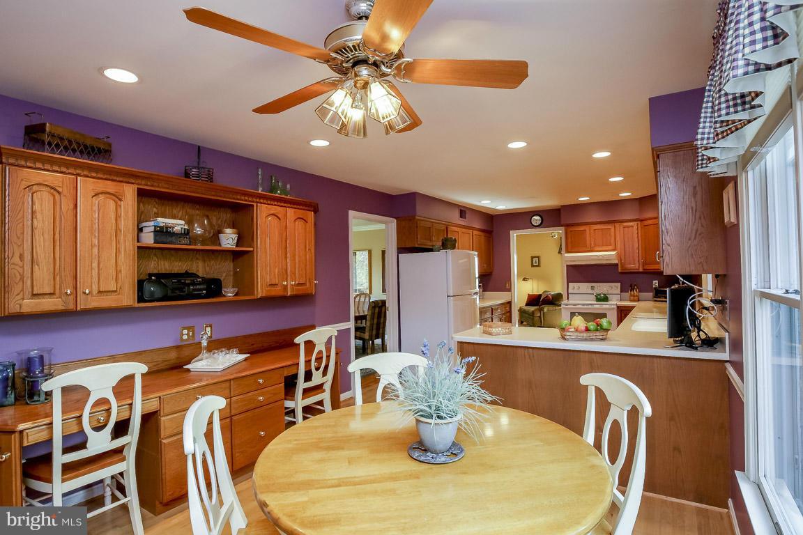 20921 Sunnyacres Road Laytonsville, MD 20882 - Photo 4 of 29 Kitchen