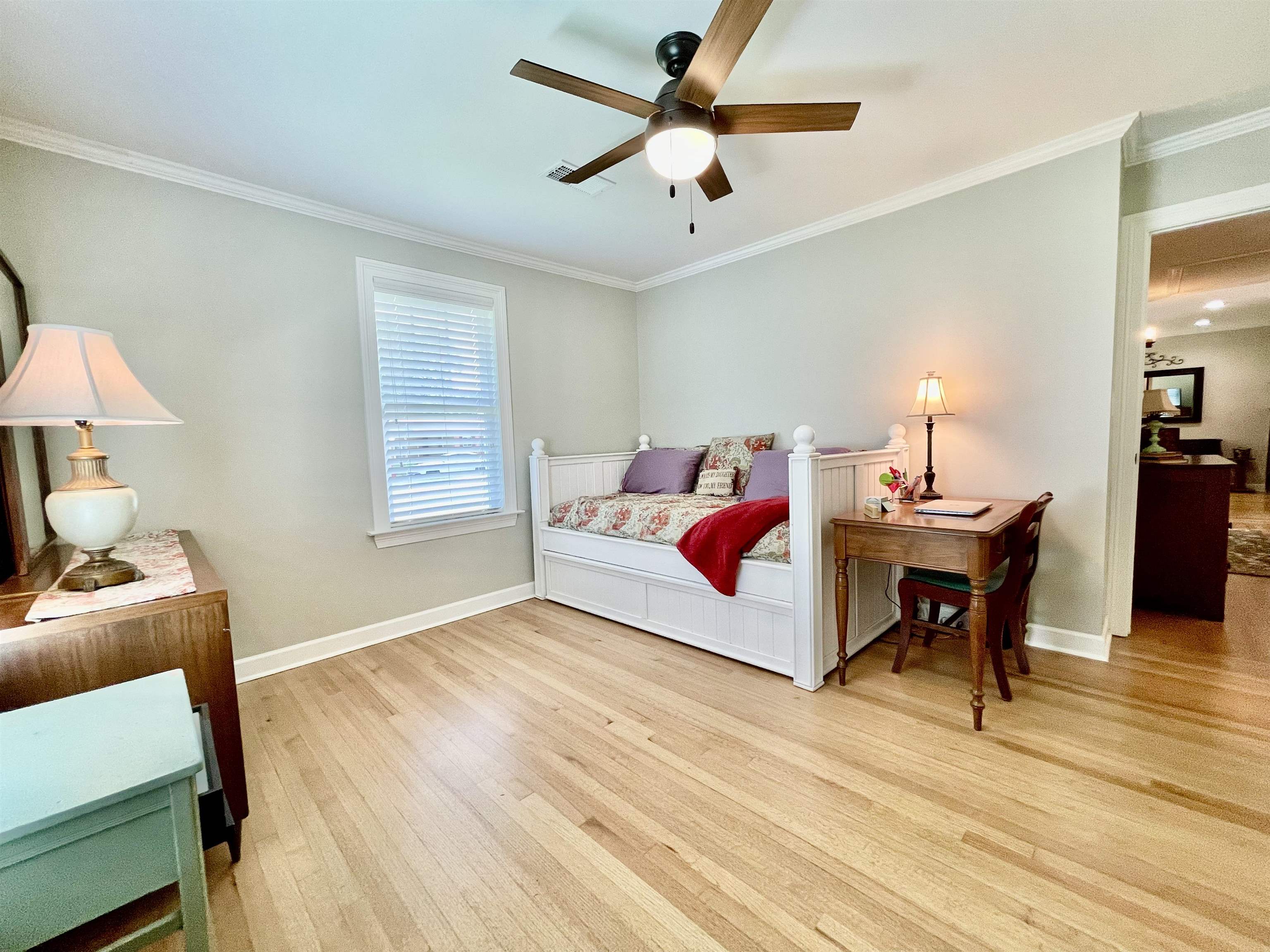 528 Fleda Road Memphis, TN 38120 - Photo 27 of 40 a living room with furniture and a wooden floor