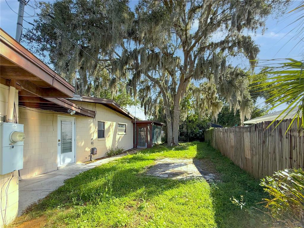 2464 Derbyshire Road Maitland, FL 32751 - Photo 36 of 42 a view of a yard in front of house