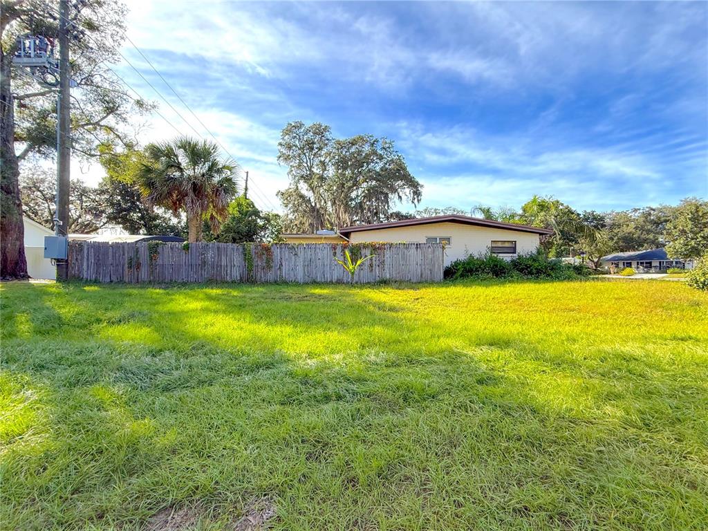 2464 Derbyshire Road Maitland, FL 32751 - Photo 5 of 42 a view of a swimming pool with a yard