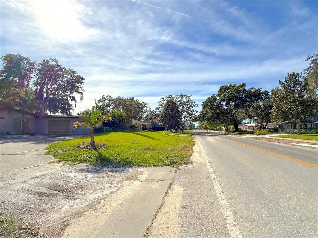 2464 Derbyshire Road Maitland, FL 32751 - Photo 7 of 42 a view of outdoor space yard and swimming pool